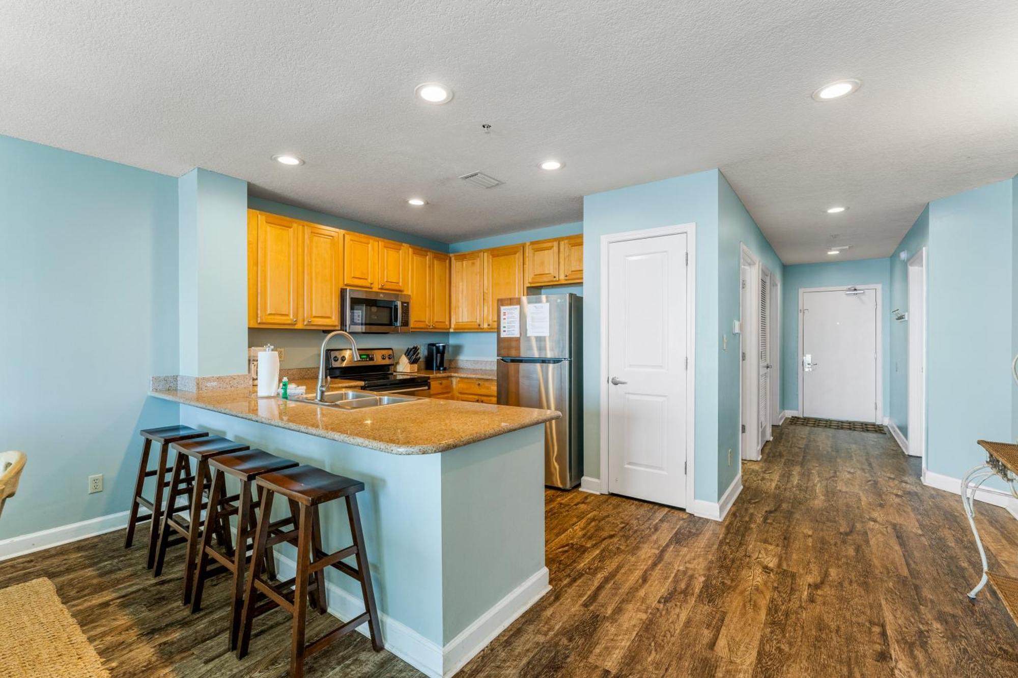 Stunning Gulf Front 3bd Condo! With Chair Service For 4! Presented By Dolce Getaways Pcb! Apartment Panama City Beach