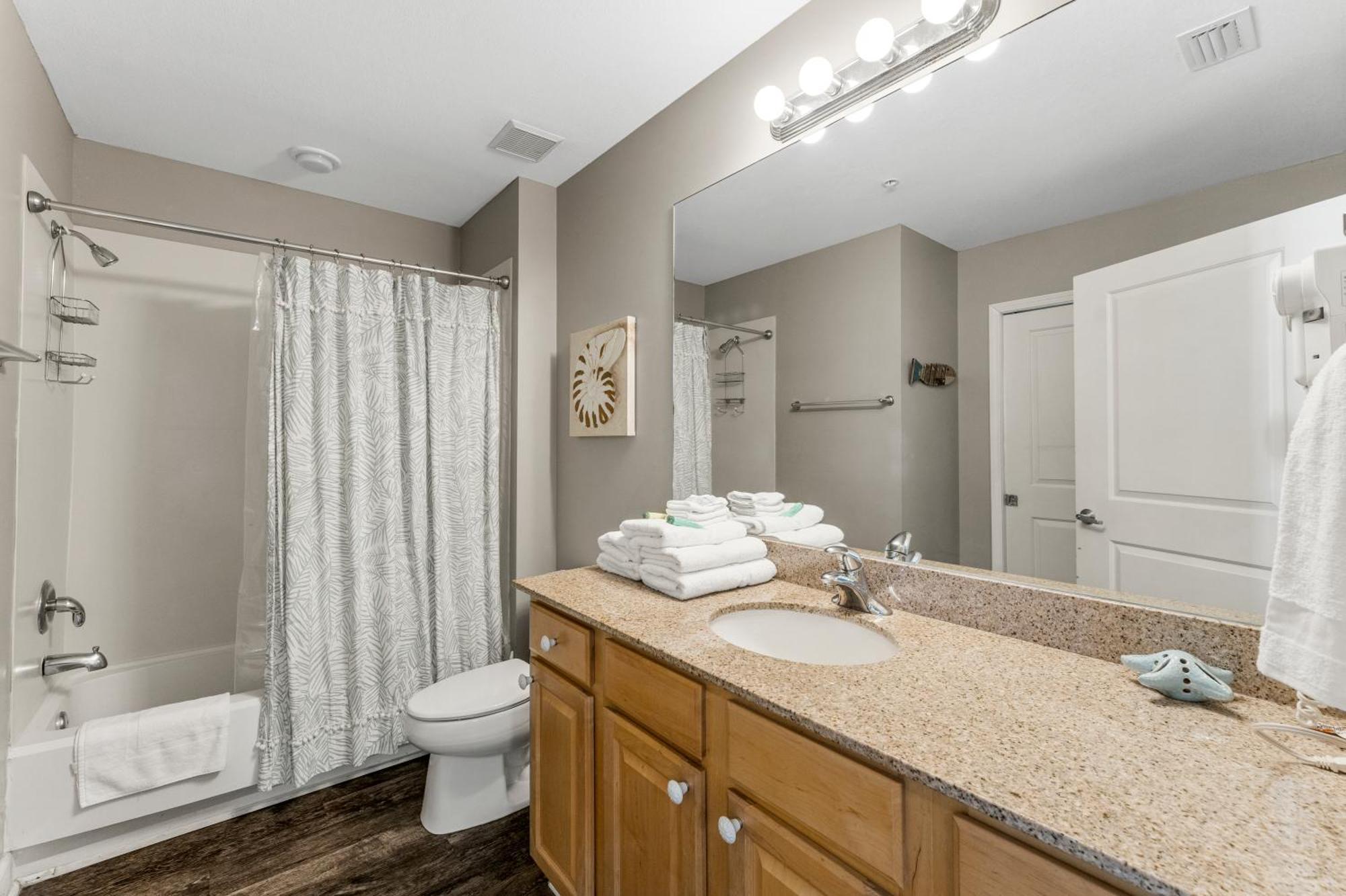 Stunning Gulf Front 3bd Condo! With Chair Service For 4! Presented By Dolce Getaways Pcb! Apartment Panama City Beach